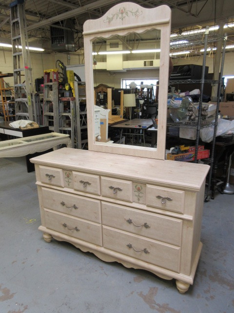 lot 966 image: 6 DRAWER DRESSER WITH MIRROR