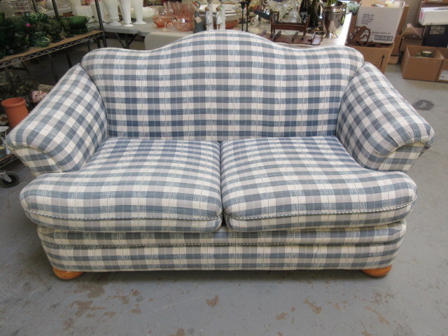 lot 971 image: COVENTRY LOVESEAT