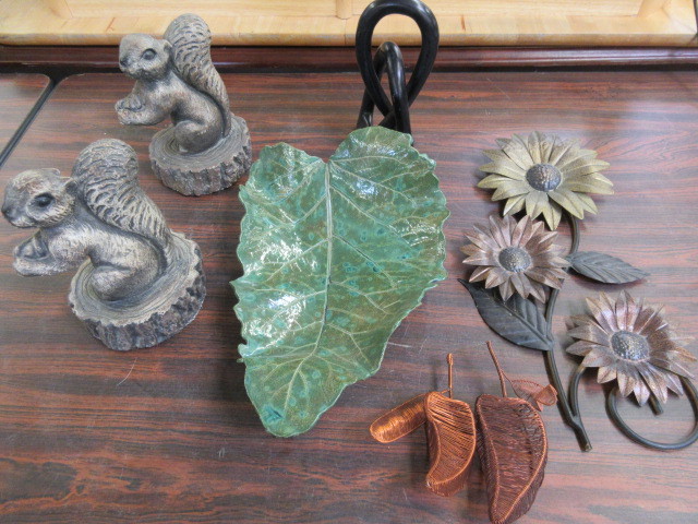 lot 976 image: BOOKENDS AND DECORATIONS