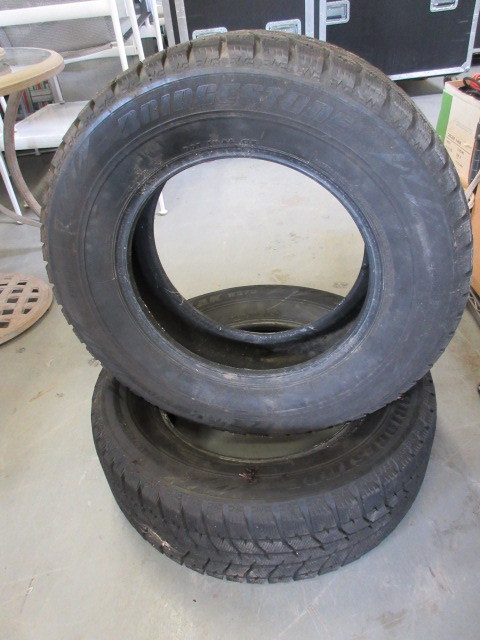 lot 987 image: 2 BRIDGESTONE BLIZZAK WS70 TIRES