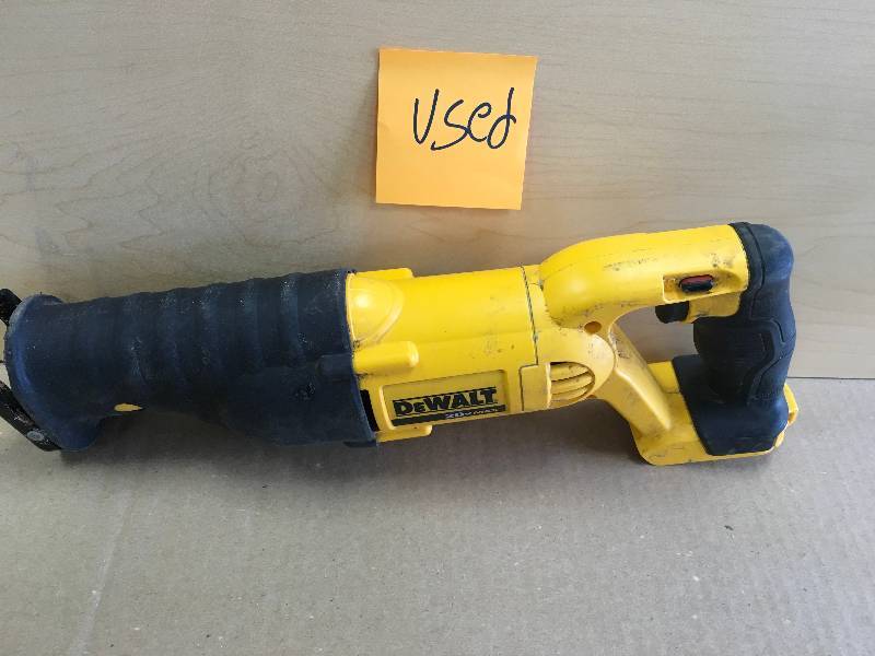 Dewalt 20-Volt MAX Lithium-Ion Cordless Reciprocating Saw (Tool-Only) in working condition