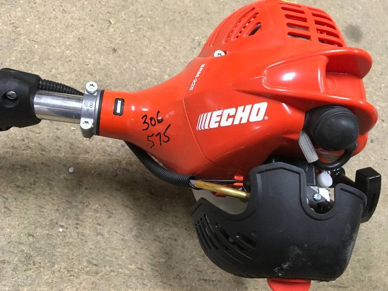 Echo 2 Cycle 21.2 cc Straight Shaft Gas Trimmer in working condition