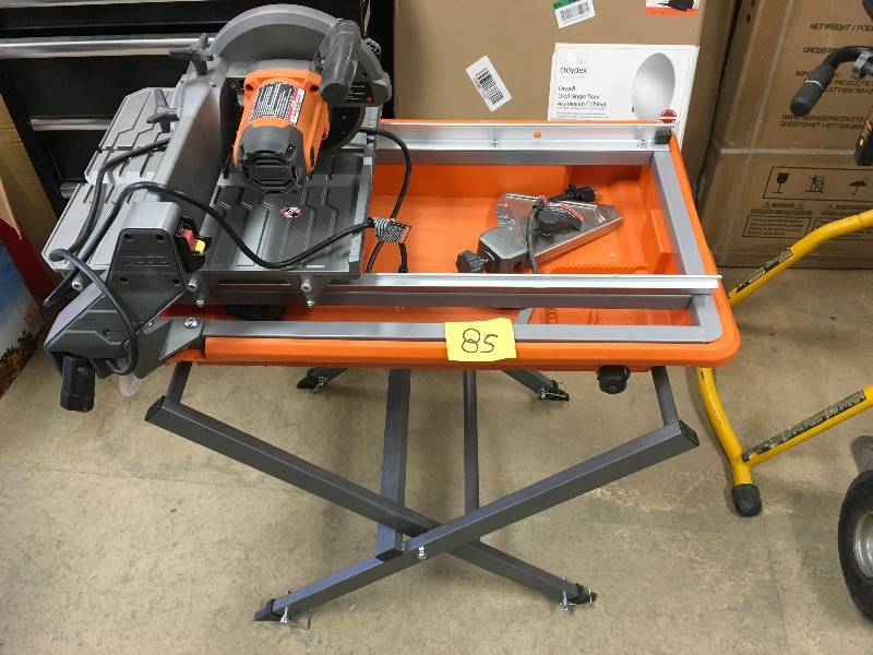 Ridgid 7 in. Tile Saw with Stand in working conditions