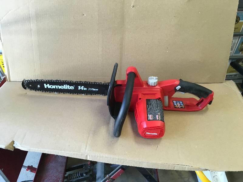 Homelite 14 in. 9 Amp Electric Chainsaw working condition