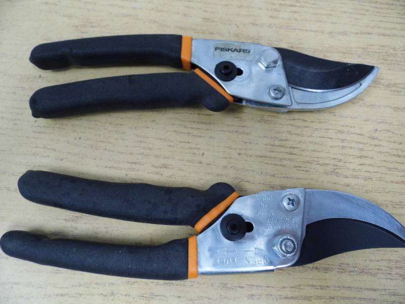 2 Pair Fiskars Bypass Cutters