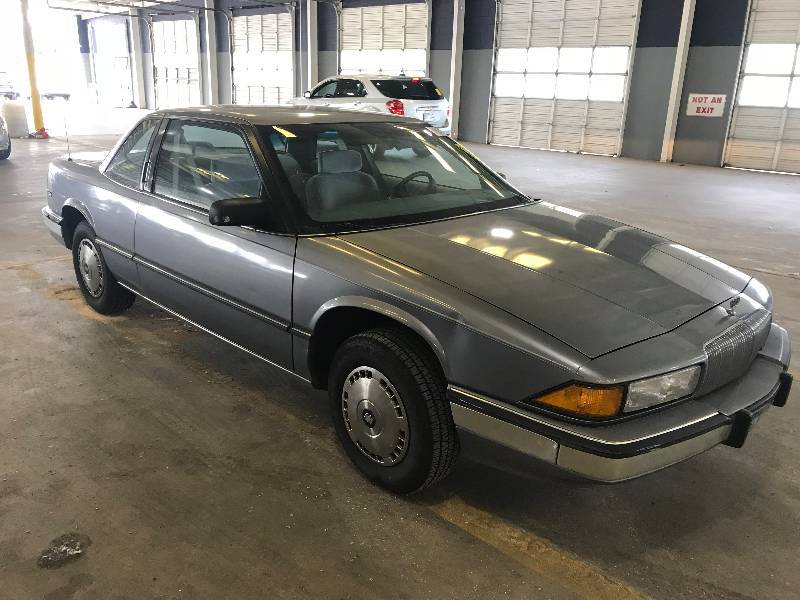 lot 25 image: 1990 Buick Regal Custom
