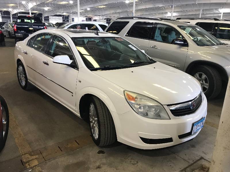 lot 32 image: 2007 Saturn Aura XR