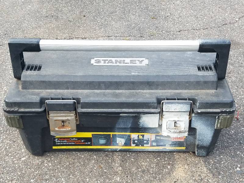 lot 10 image: TOOL BOX WITH TOOLS