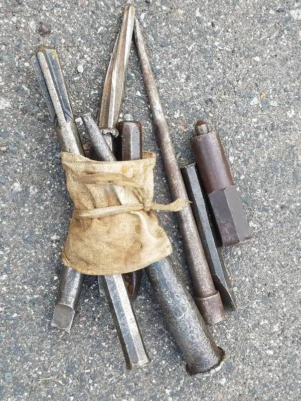 lot 12 image: STEEL CHISELS