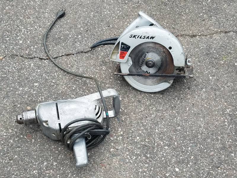 lot 16 image: POWER DRILL & SAW