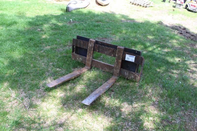 lot 28 image: Bobcat Forks