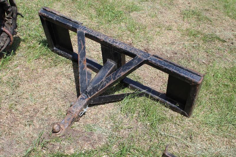 lot 31 image: Trailer Box Hitch Assembly