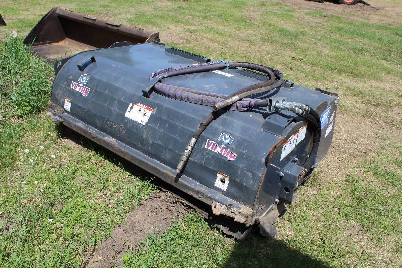 lot 36 image: Virnig PUB60 Skid Steer Bucket Broom Attachment w Hydraulic Cables