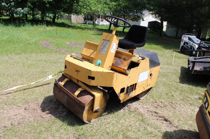 lot 24 image: Beauthling B100 Smooth Drum Roller
