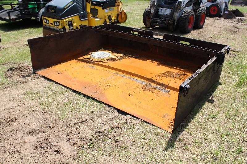 lot 35 image: Steel Load Box
