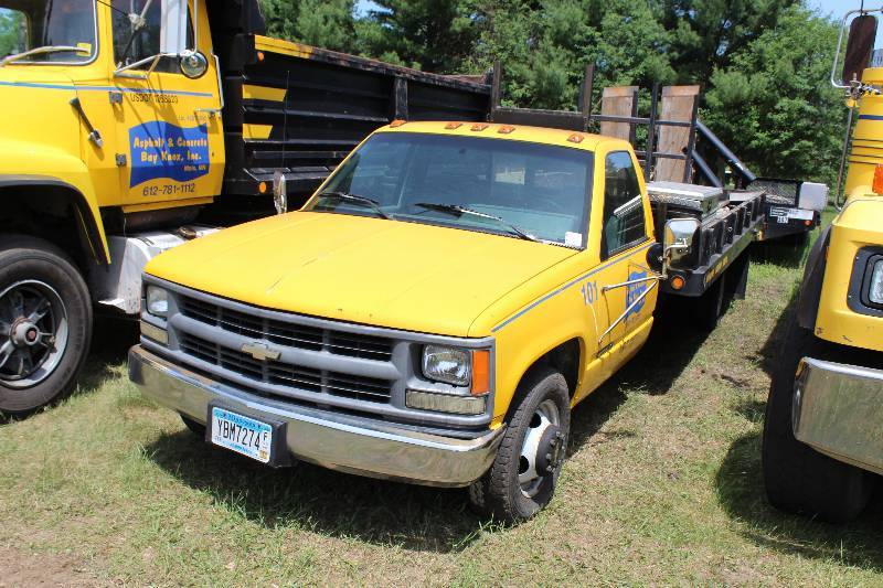 lot 5 image: 1994 Chevrolet 3500 Pickup Truck Single Dually Axle Conversion w Flatbed, Tool Box