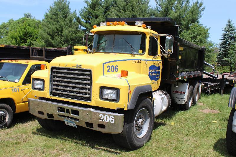 lot 4 image: 1994 Mack Dump Truck w Pintle Hitch