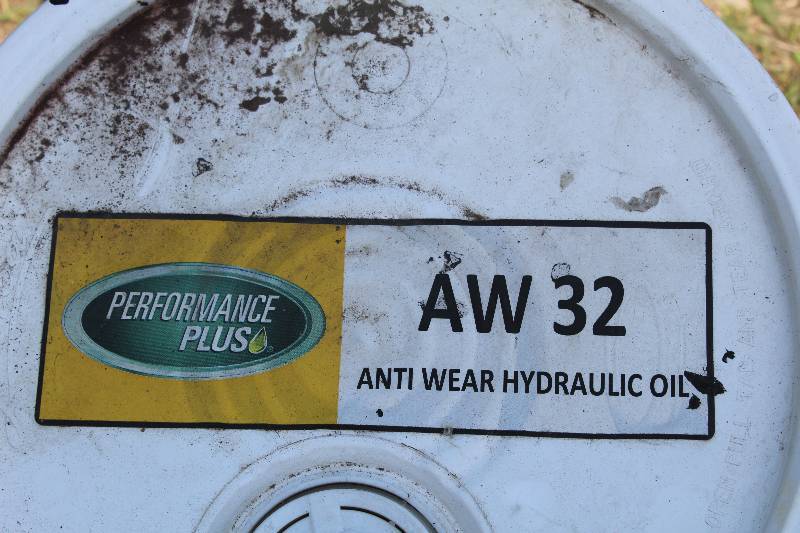 lot 138 image: Performance Plus AW32 Anti Wear Hydraulic Oil