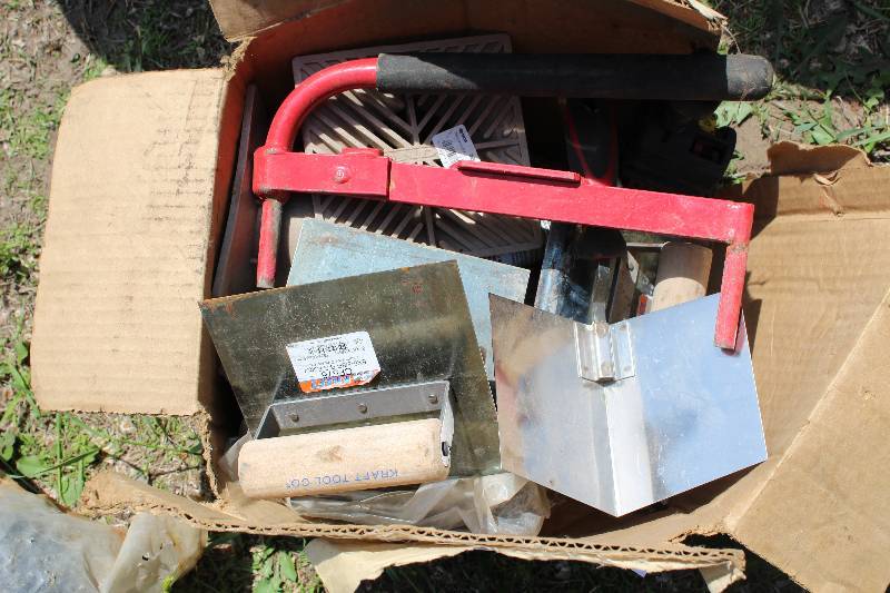 lot 139 image: Concrete Tools - Trowels, Stakes, Drain Covers