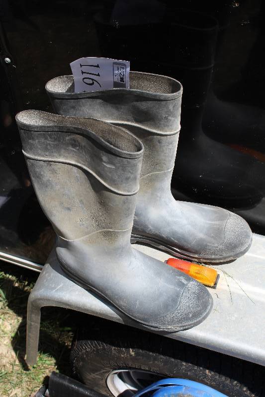 lot 116 image: Servus Size 12 Work Boots