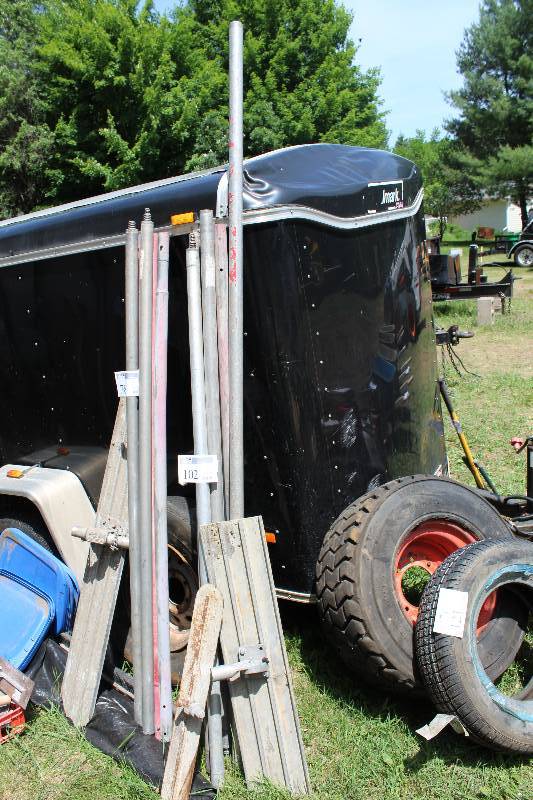 lot 102 image: Lot of (8) Concrete Boom Trowels