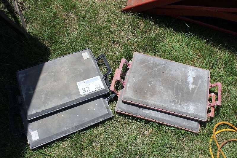 lot 82 image: Lot of (4) Commercial Knee Pads
