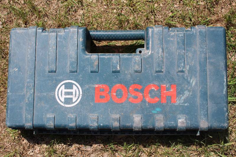 lot 86 image: Bosch Bulldog 11224 VSR Drill w Case, Bits