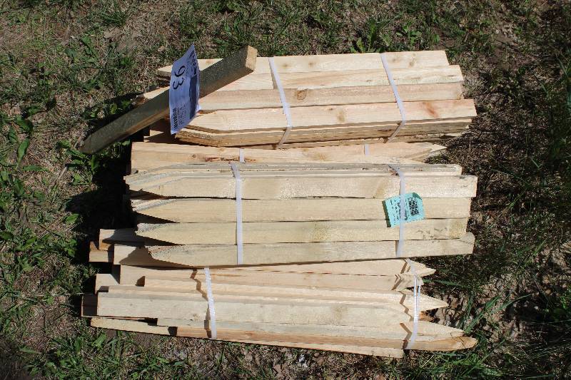 lot 93 image: Lot of (5) Bundles of Stakes