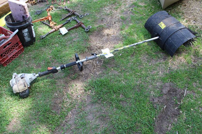lot 64 image: Stihl KM130R Gas Broom
