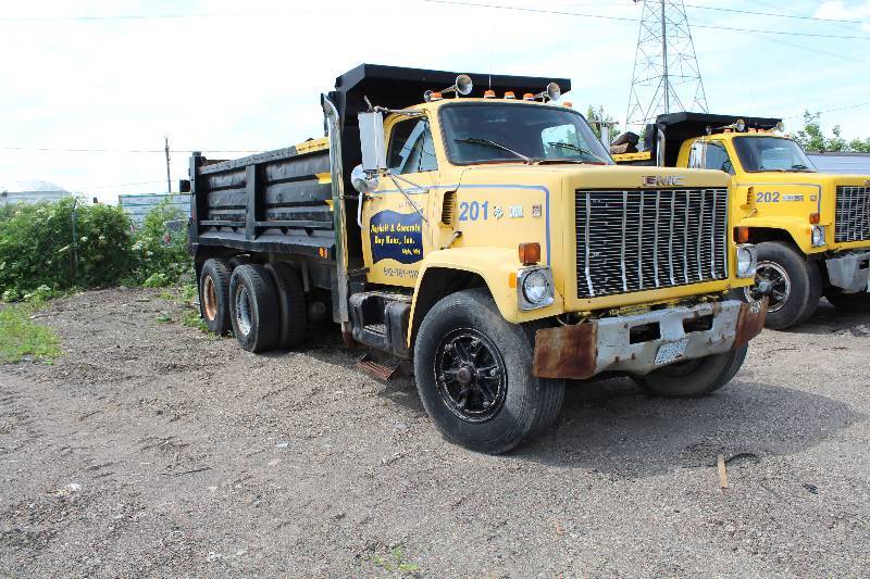 lot 8 image: 1986 GMC Brigadier Diesel 2-Axle Dump Truck with Pintle Hitch