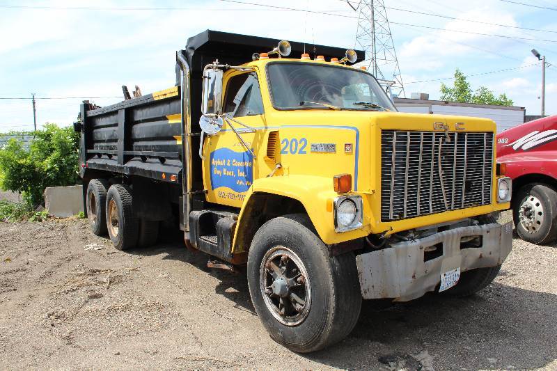 lot 9 image: 1986 GMC Brigadier Diesel 2-Axle Dump Truck with Pintle Hitch