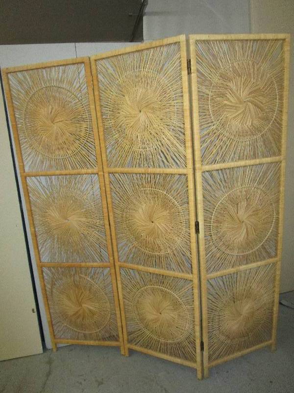 lot 96 image: 61X72 room divider