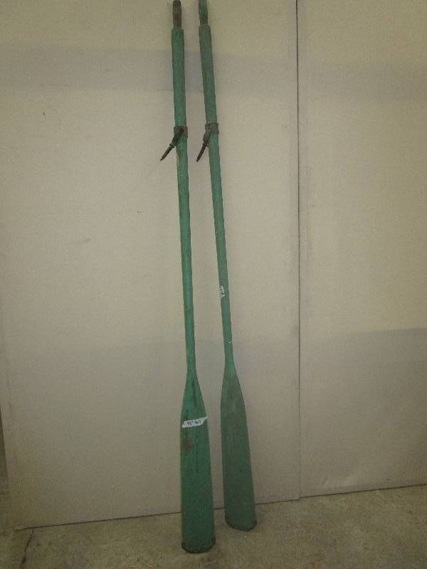 lot 101 image: 2 old oars, 83 tall