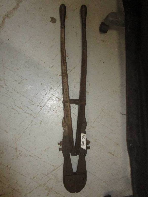 lot 109 image: NO3 Bolt Cutter, Boston Trade-Victor-Mark  (Roberts MFG company, oil, joints and cutting edges) Metal Handles cuts off 5-8 bolts