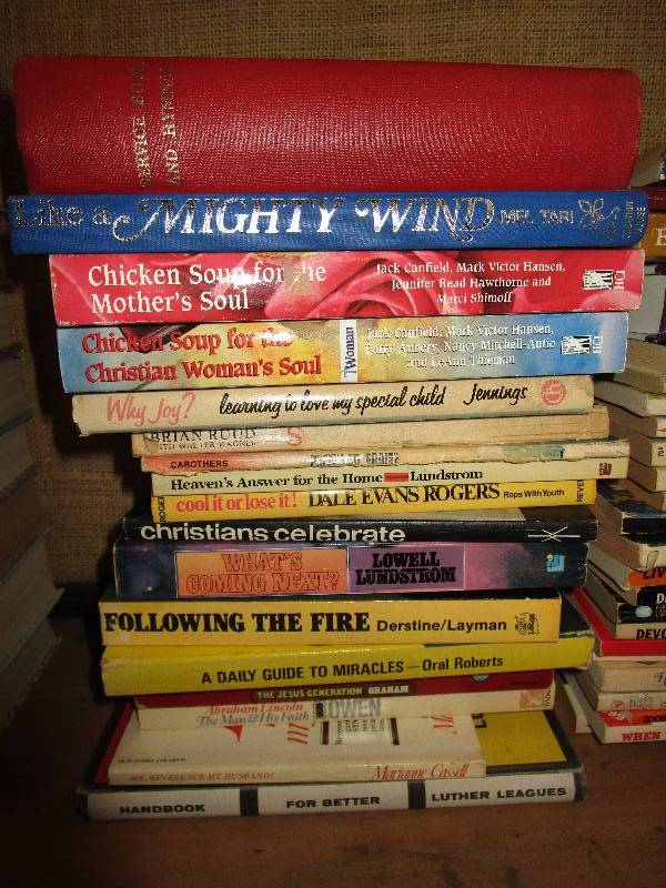 lot 117 image: Box of misc books