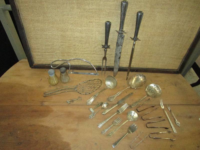 lot 121 image: Silverware, carvign set, salt pepper shakers