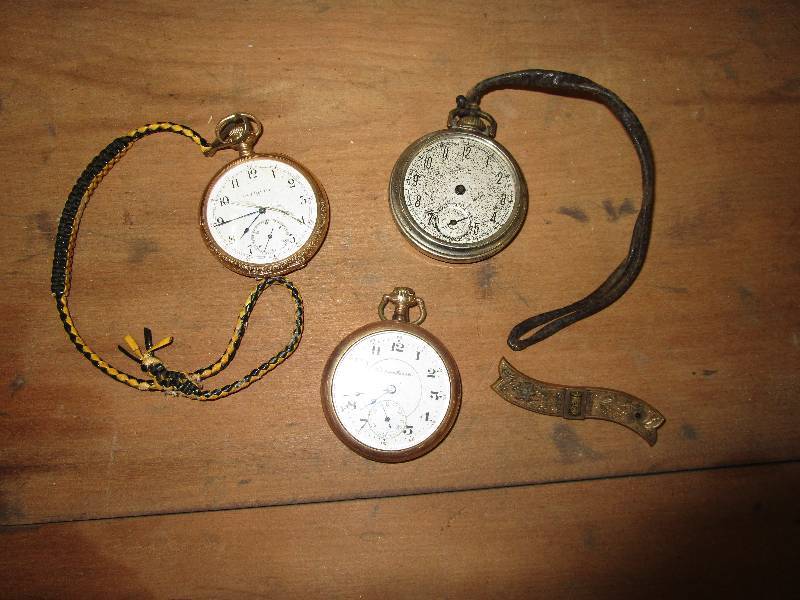 lot 124 image: Pocket watches, elgin, Hampden watch co, west clox pocket den, pin. ( possibly brass and copper