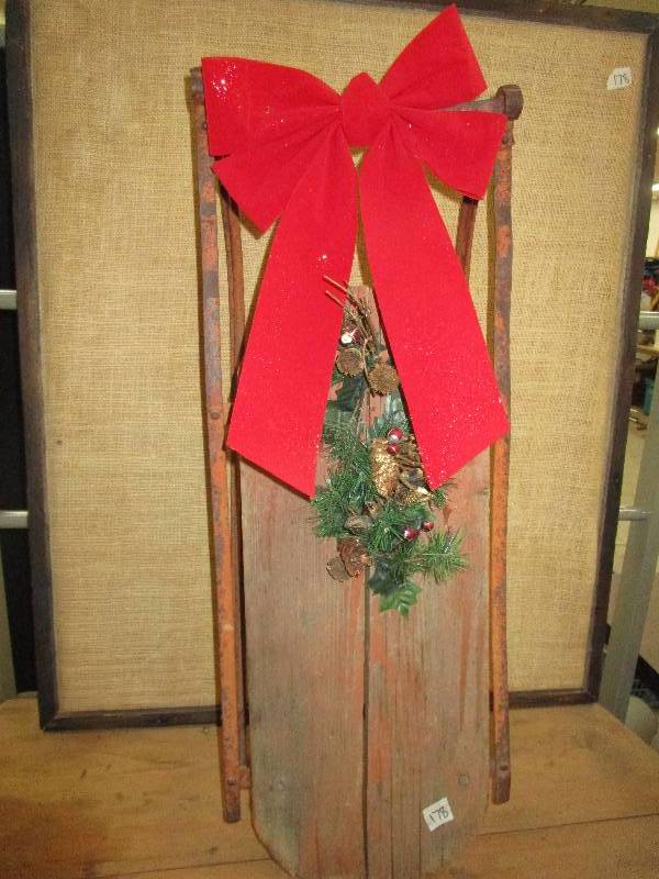 lot 125 image: Antique Sleigh