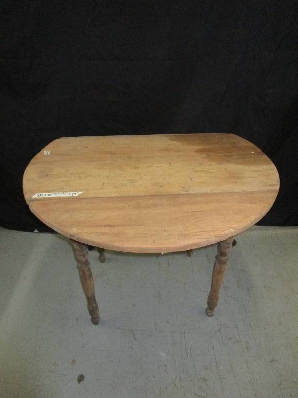 lot 129 image: Antique Drop leaf table (38.5X20) leaf is 9.25X29. Is missing 1 of the piece that holds the leaf up