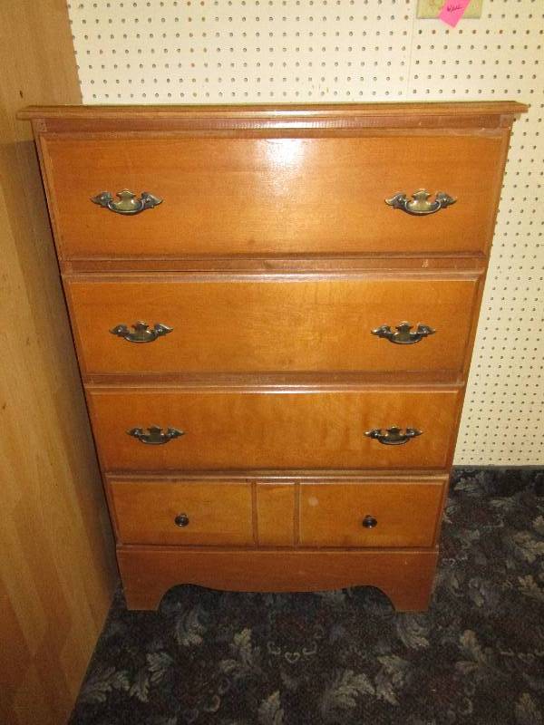 lot 140 image: Old Dresser, 27X15X40
