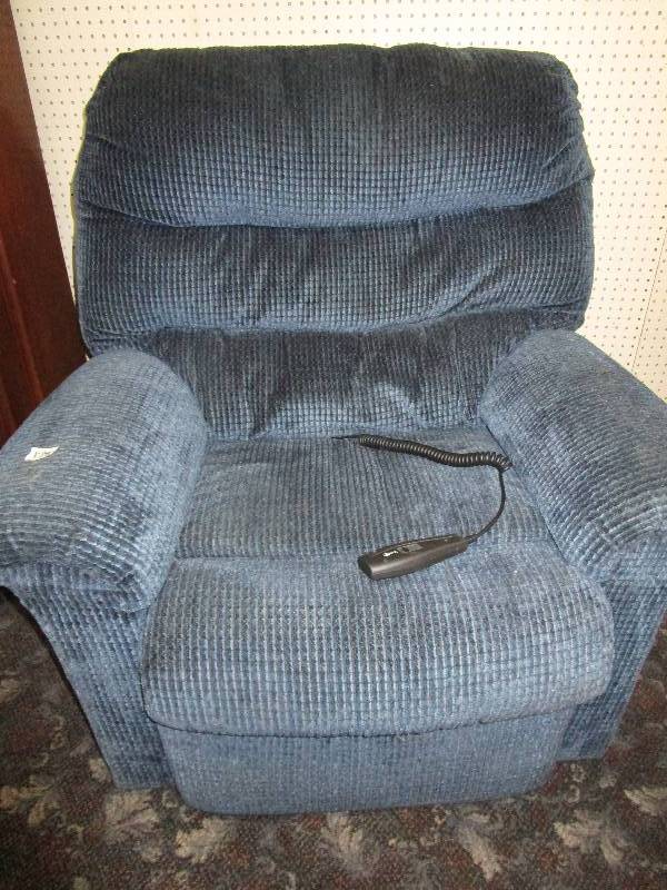 lot 143 image: Very nice life chair, adjustable heights, has heat