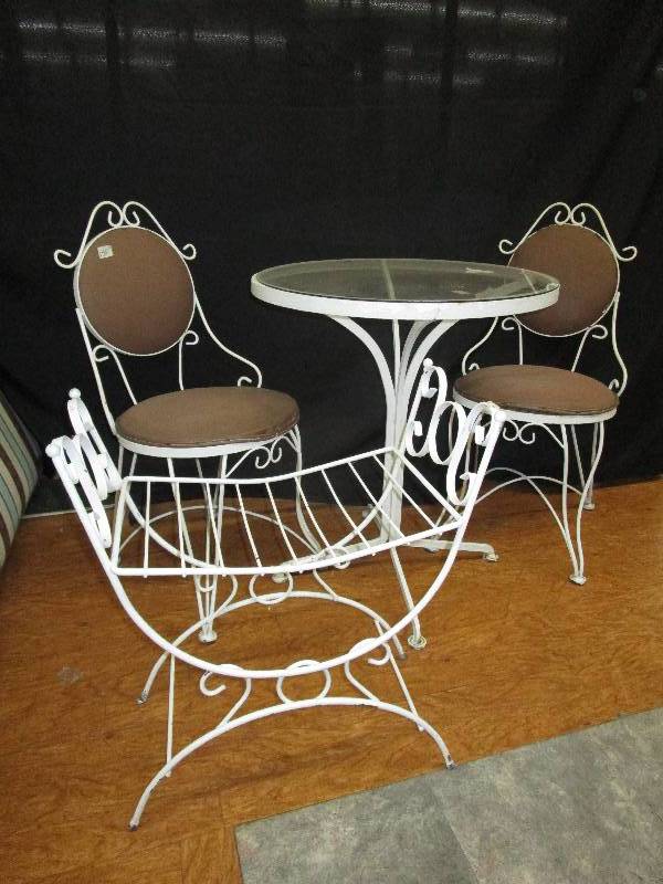 lot 170 image: 4 matel piece patio step, table is 24 round