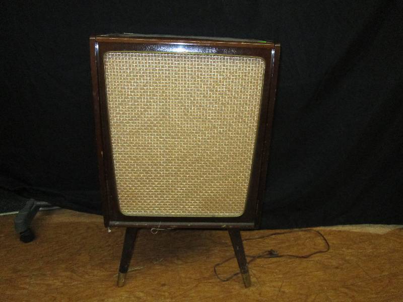 lot 172 image: Antique stereo box. 17X10X28.5