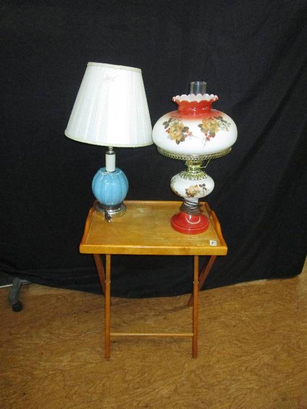 lot 175 image: 2 lamps and a folding small table, both lamps tested work.table is 20X14.5X24