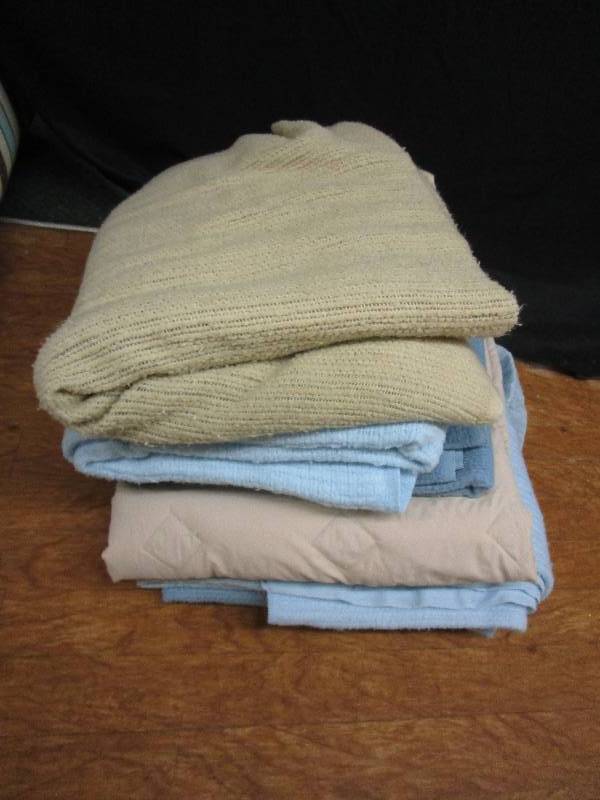 lot 177 image: pile of blankets