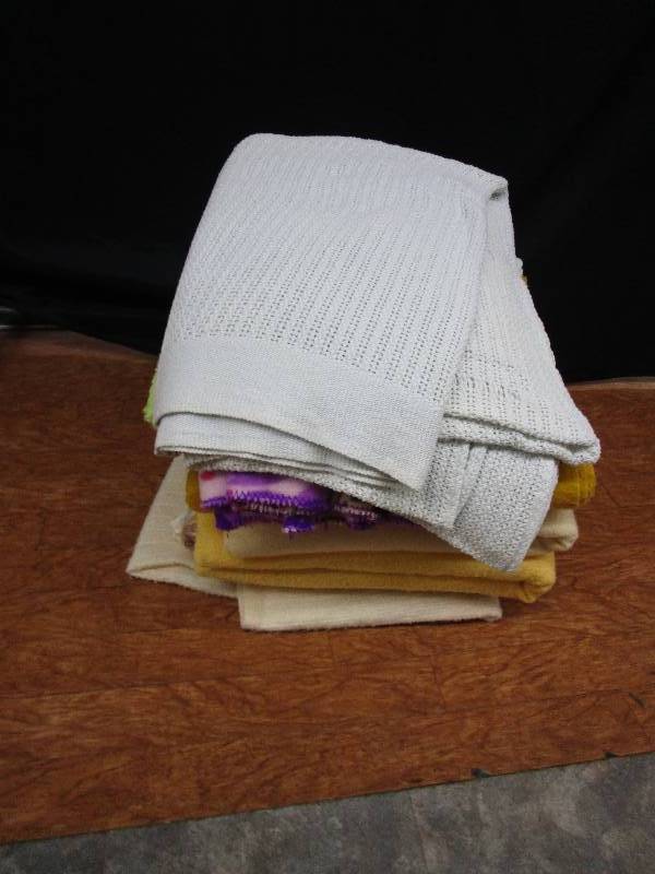 lot 178 image: pile of blankets