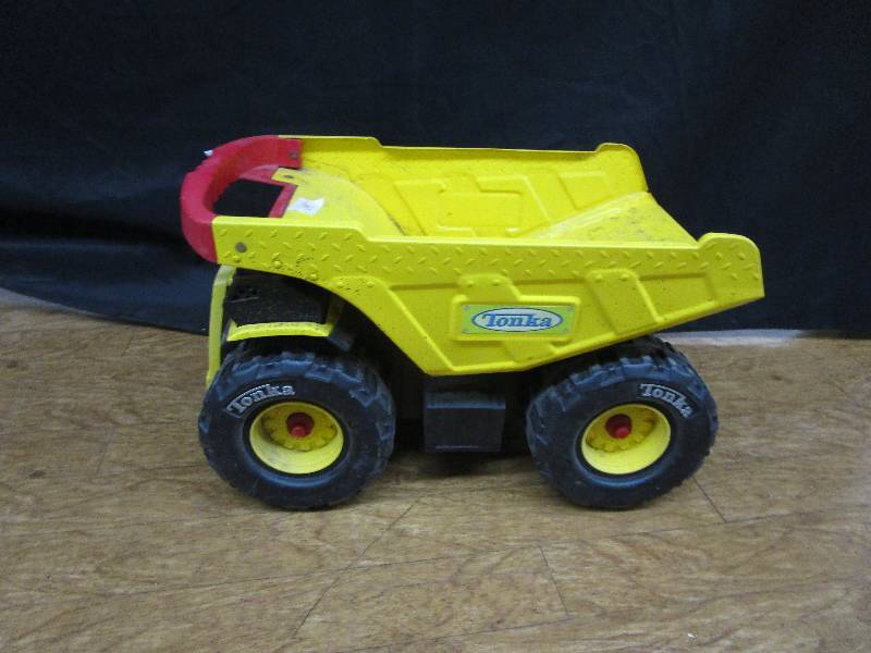 lot 181 image: tonka dumptruck 19 long