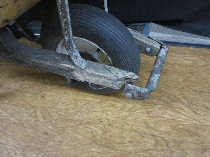 lot 193 image: wheel barrel