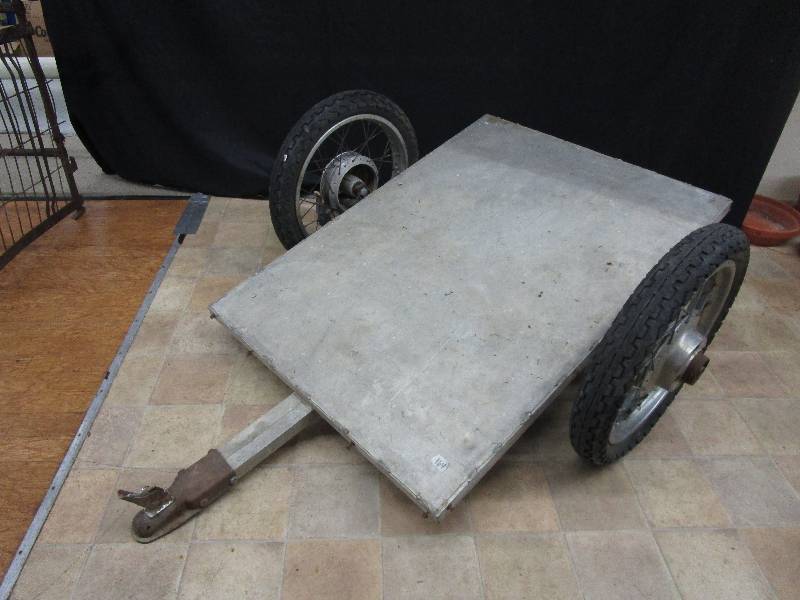 lot 197 image: small trailor size 48X35