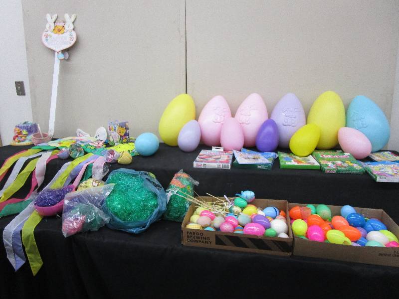 lot 6 image: Easter Dcor Assortment
